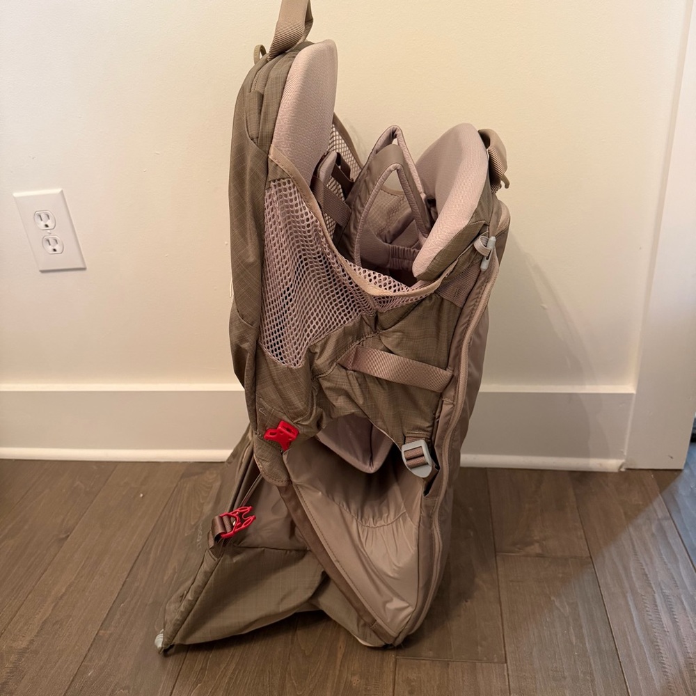 NWT Osprey Poco LT Child Carrier Backpack - Tan Concrete - Picture 3 of 11